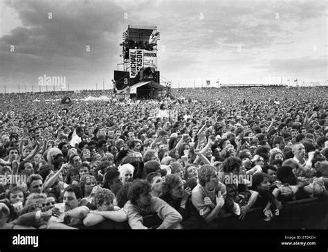 Michael jackson concert crowd Black and White Stock Photos & Images - Alamy