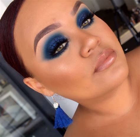 Pin by OSMAIRA♡M on M A K E U P♡ | Blue smokey eye, Smokey eye, Eyeshadow