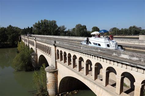 Canal Du Midi Aqueduct, Beziers Stock Photo - Image of water, bridge ...