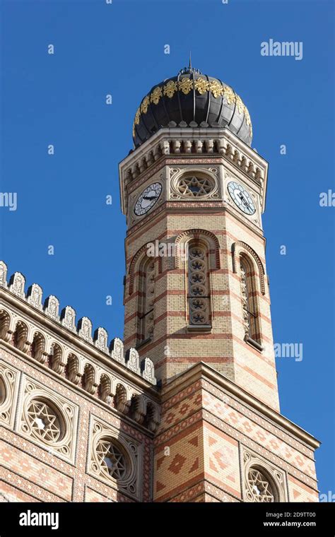 Budapest jewish synagogue architecture detail in Budapest in Hungary ...