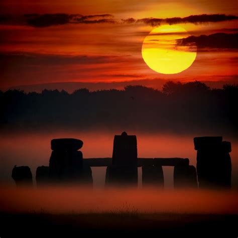 Stonehenge Sunset by @RetinaiPadWalls on twitter | Stonehenge images, Stonehenge, Astronomy pictures