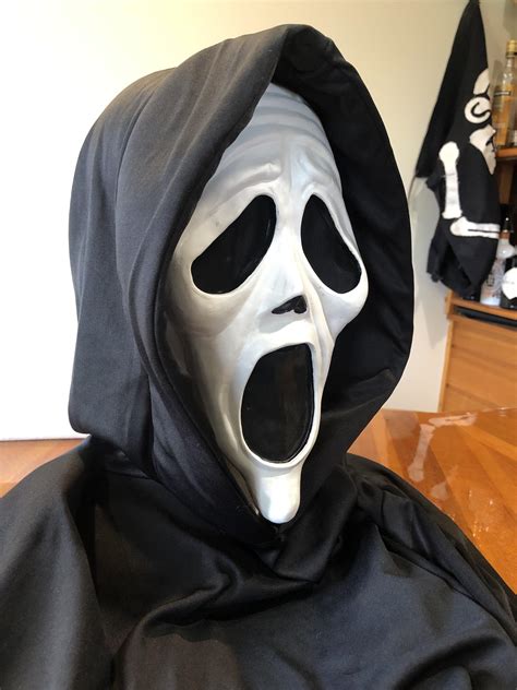 Test fitting my Scary Movie ghostface mask with a robe : r/Scream