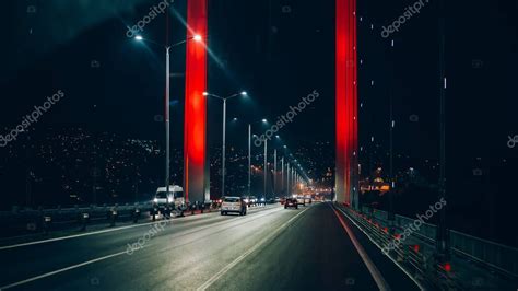 Resumen en primera persona del tráfico nocturno en el puente del ...