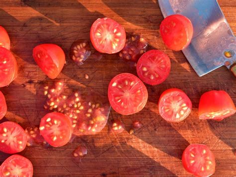 Harvesting Tomato Seeds: How To Save Tomato Seeds