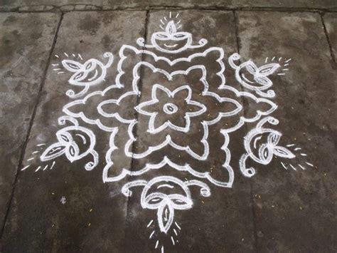 Rangoli designs/Kolam: S.No. 39 :-13-7 pulli kolam- interlaced dots kolam