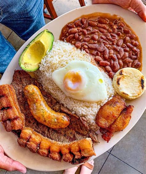 Bandeja Paisa (Colombian Food) : r/FoodPorn