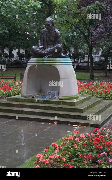 Memorial statue of Mahatma Gandhi. Tavistock Square, Bloomsbury, London ...