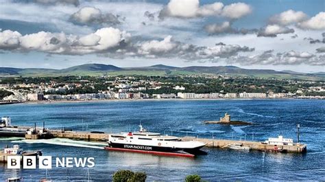 Isle of Man ferry repair delays cause disruption - BBC News