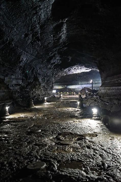 Manjanggul Lava Tube, Jeju Island in 2022 | Jeju island, Lava tubes, Island