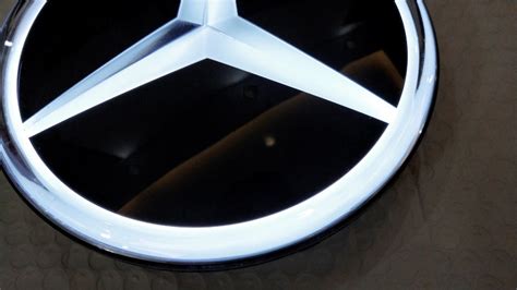 Mercedes Benz LED Radiant Emblem front grille badge light — RAYMAX ...