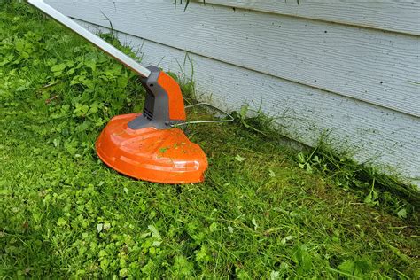 Husqvarna 115iL Cordless Grass Trimmer Review | Trusted Reviews