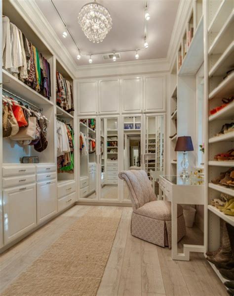 20 Extravagant Walk-In Closets That Will Amaze You