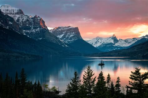 Sunset over St Marys Lake in Glacier National Park, Montana [OC][3000x2000] : EarthPorn