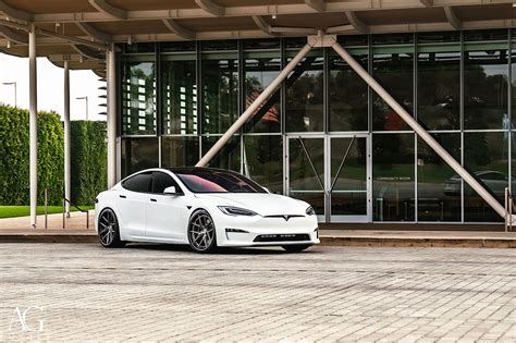 White Tesla Model S Lowered On 22-Inch Wheels GTspirit, 48% OFF