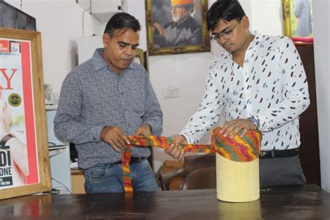 Kothari Brothers from Udaipur Made a Turban For PM Narendra Modi ...