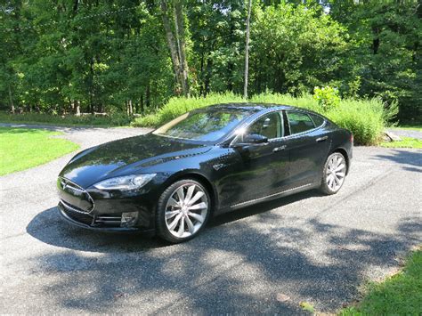 Green Tesla Model S - malayuswea