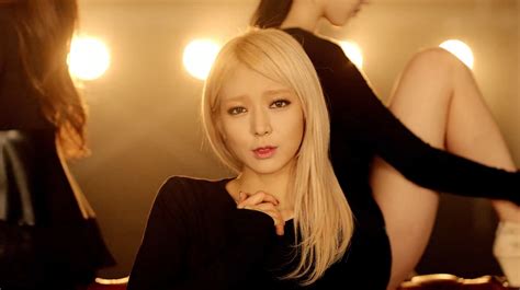 I cry like Yuko Oshima: Kpop: AOA - Confused (흔들려)