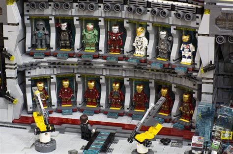 Lego Iron Man Malibu Mansion MOC (Hall of armor) | Lego iron man, Iron ...