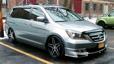 07 Honda Odyssey touring on 22" - YouTube