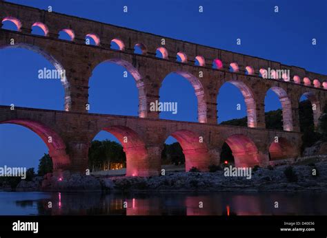 Pont du Gard Nacht - Pont du Gard night 02 Stock Photo - Alamy