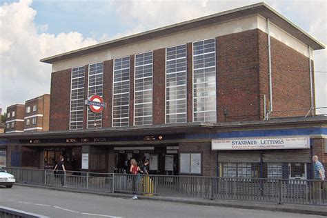 Acton Town tube station - Wikipedia