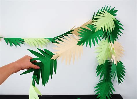 Make a paper leaves garland in 30 minutes