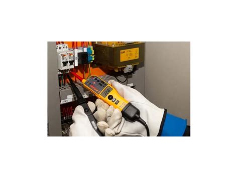 Fluke T130 - Two-pole Voltage and Continuity Electrical Tester | TEquipment