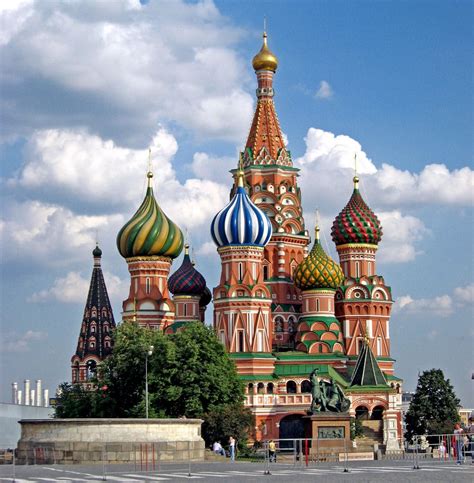 Saint Basil’s Cathedral, Moscow - symbol of Russian architecture | Wondermondo