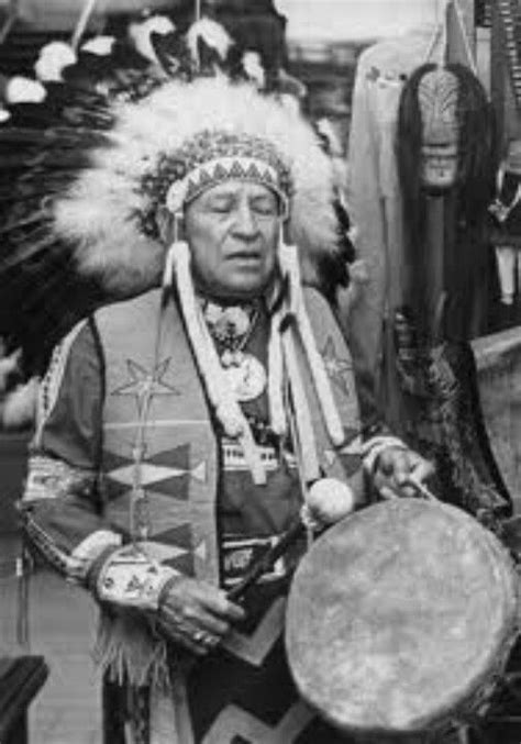 A Tuscarora chief | Native american headdress, Native american indians ...