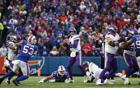 Buffalo Bills Fans React to Feet of Snow in Stadium: 'Let the Boys Play' - Newsweek