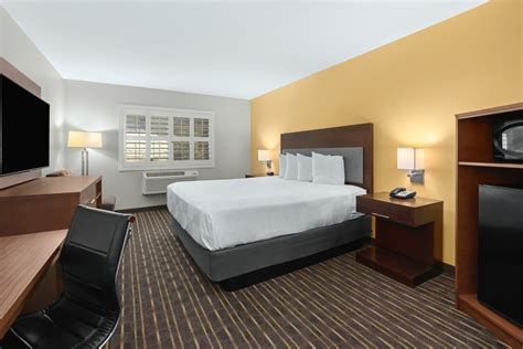 Hotel Aura - BEST RATES at our San Bruno Hotel near San Francisco Airport