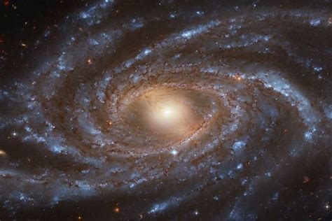 NASA's Hubble Telescope Captures Milky way-like Stunning Blue Galaxy Two Lakh Light Years Away