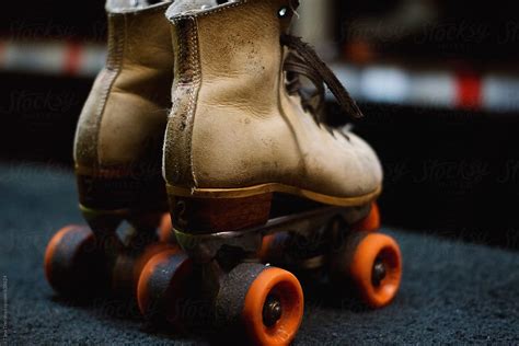 «Pair Of Vintage Roller Skates Sit On Counter» del colaborador de ...