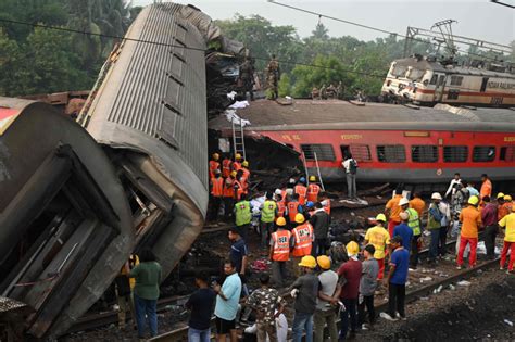 More than 280 dead, 900 injured after trains derail in India