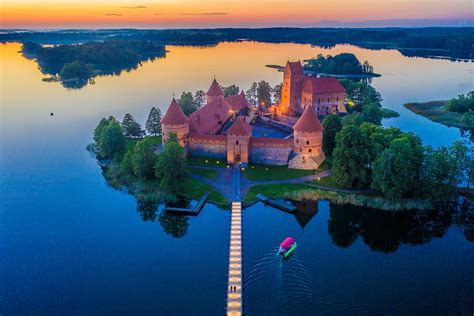 Vilnius to Trakai: 5 Ways To Make The Trip - Lithuania Explained