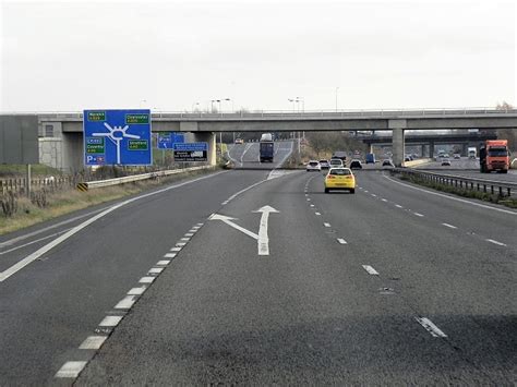 Junction 15, Southbound M40 © David Dixon cc-by-sa/2.0 :: Geograph Britain and Ireland