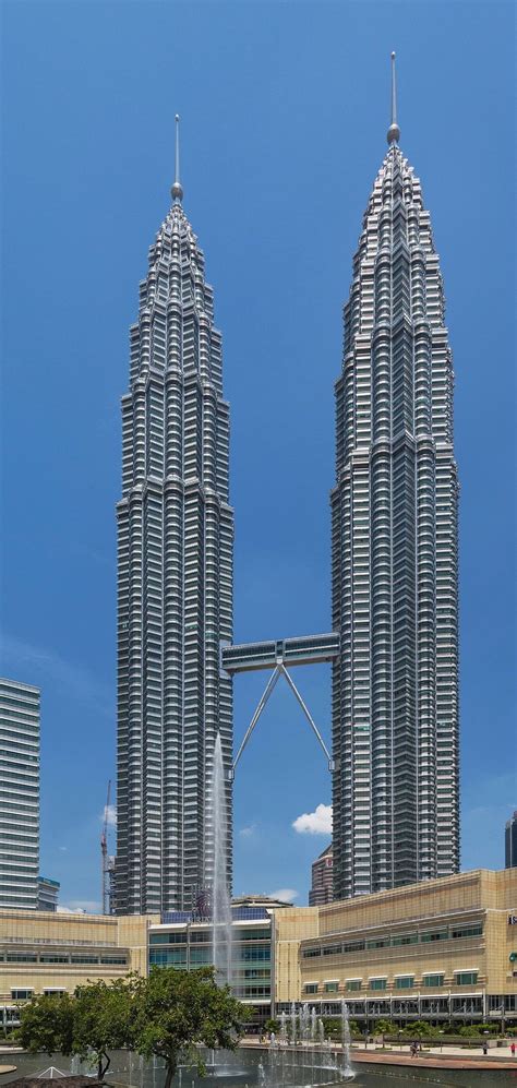 Petronas Twin Towers, Dubai, Cesar Pelli & Associates Petronas Towers, Iconic Buildings, High ...