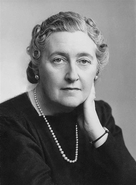 Agatha Christie Biography and Bibliography | FreeBook Summaries