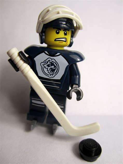 The Brick Brown Fox: Lego Minifigures Series 4 - Hockey Player