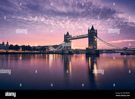 Bridge skyline london river water hi-res stock photography and images - Alamy