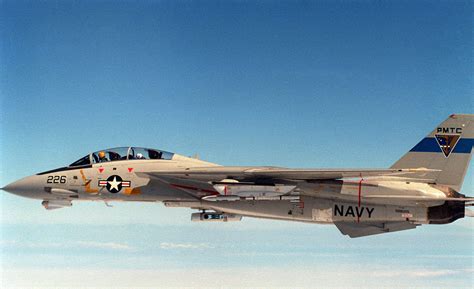 The AIM-120 AMRAAM on F-14 Tomcat: tested but not integrated