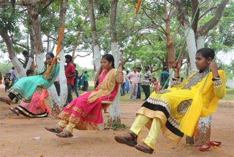 अजब-गजब: पीरियड्स पर्व पर मनाया जाता है जश्न - rajo festival ...