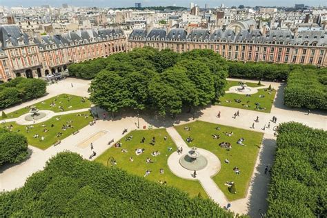 Place des Vosges: alla scoperta della piazza nel quartiere Marais di Parigi - Cose Di Viaggio