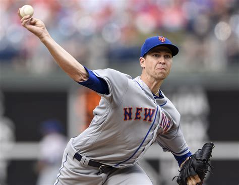 DeGrom goes distance, drops ERA to 1.71, Mets top Phils 3-1