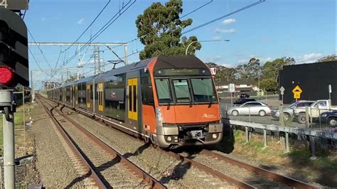 Sydney Waratah/B set Train set is: (B-16) At Ingleburn trains station 12/12/22 - YouTube