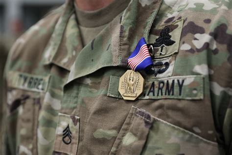 DVIDS - Images - Green Beret Awarded Soldier's Medal for Heroism [Image 2 of 2]