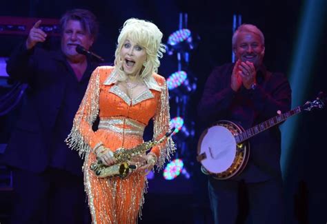 Dolly Parton Will Be Honored With 2019 Grammy Awards Tribute