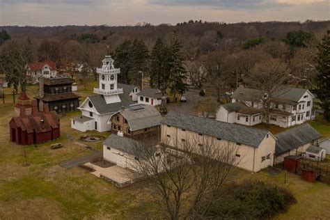 Stratford, Conn.: A Welcoming Shoreline Community - The New York Times