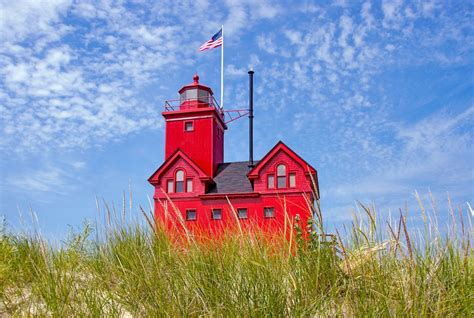 5 STUNNING Michigan Lighthouses To See Near Kalamazoo