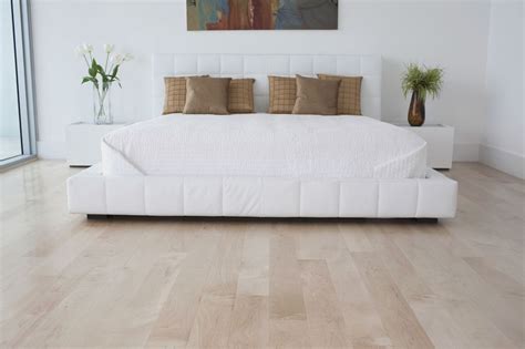 30+ Wood Flooring Ideas and Trends for Your Stunning Bedroom | Bedroom flooring, Bedroom wood ...